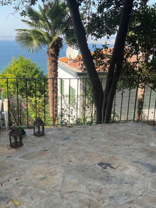 Ferienwohnung Bueyuekada Al Koesk Adalar Exterior foto