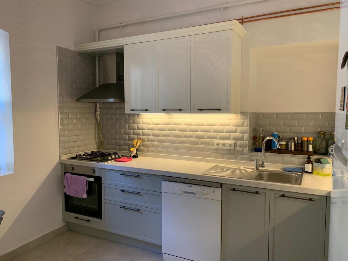 Ferienwohnung Bueyuekada Al Koesk Adalar Exterior foto