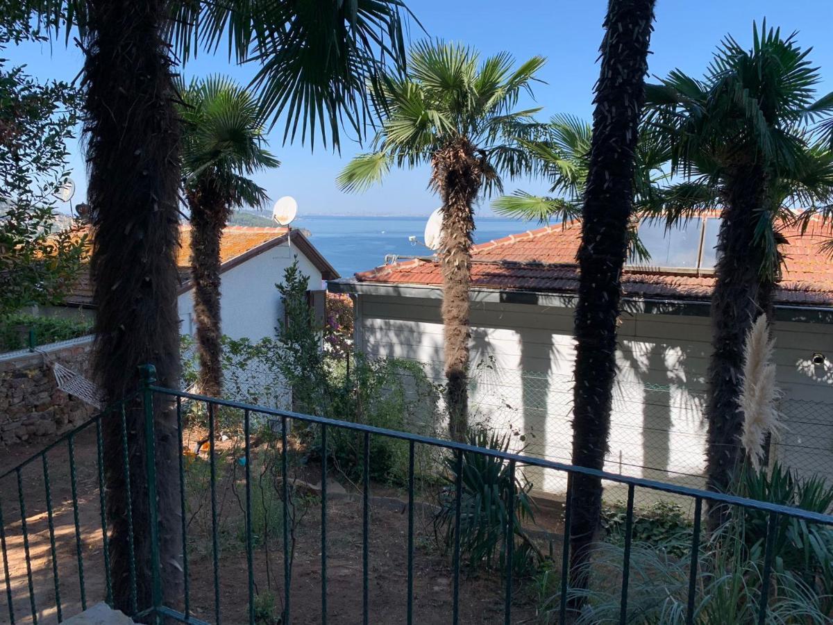 Ferienwohnung Bueyuekada Al Koesk Adalar Exterior foto