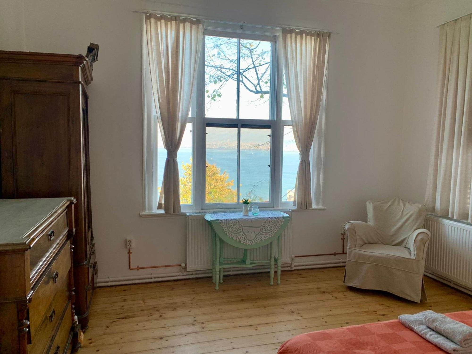 Ferienwohnung Bueyuekada Al Koesk Adalar Exterior foto