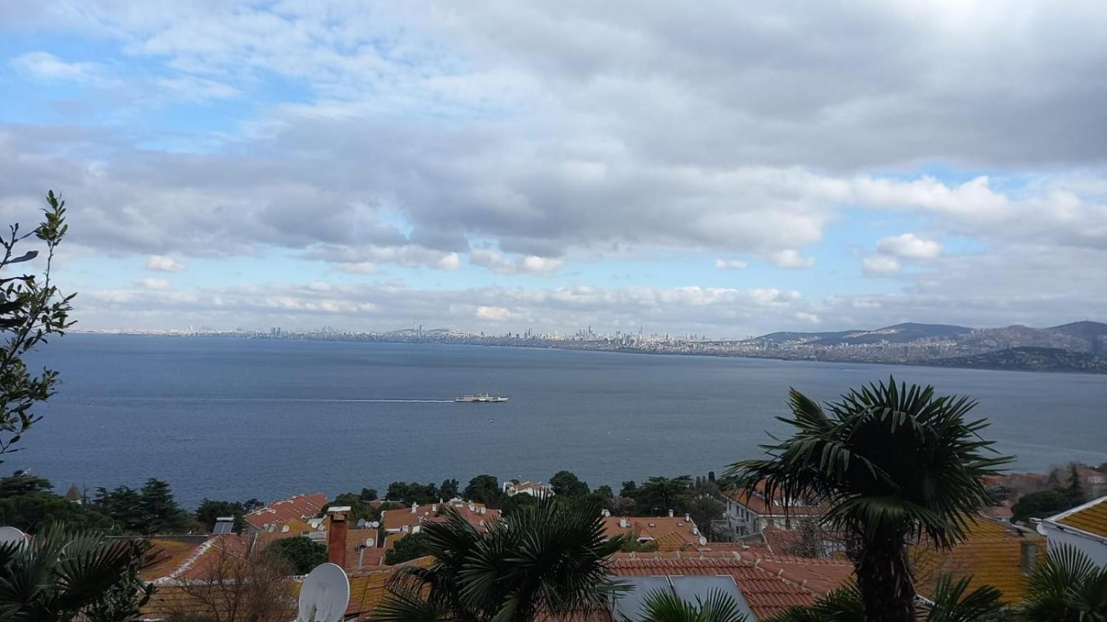 Ferienwohnung Bueyuekada Al Koesk Adalar Exterior foto