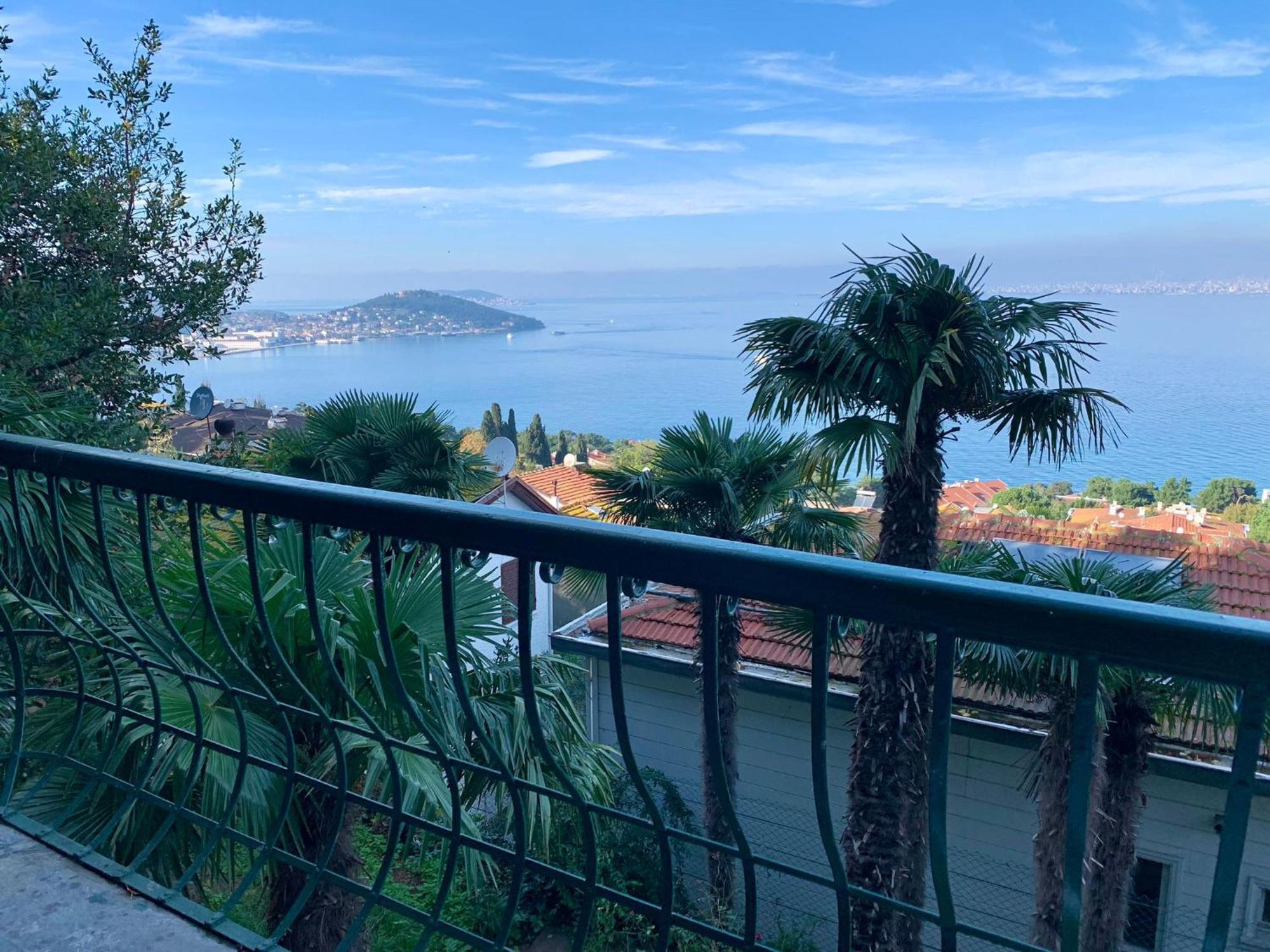 Ferienwohnung Bueyuekada Al Koesk Adalar Exterior foto