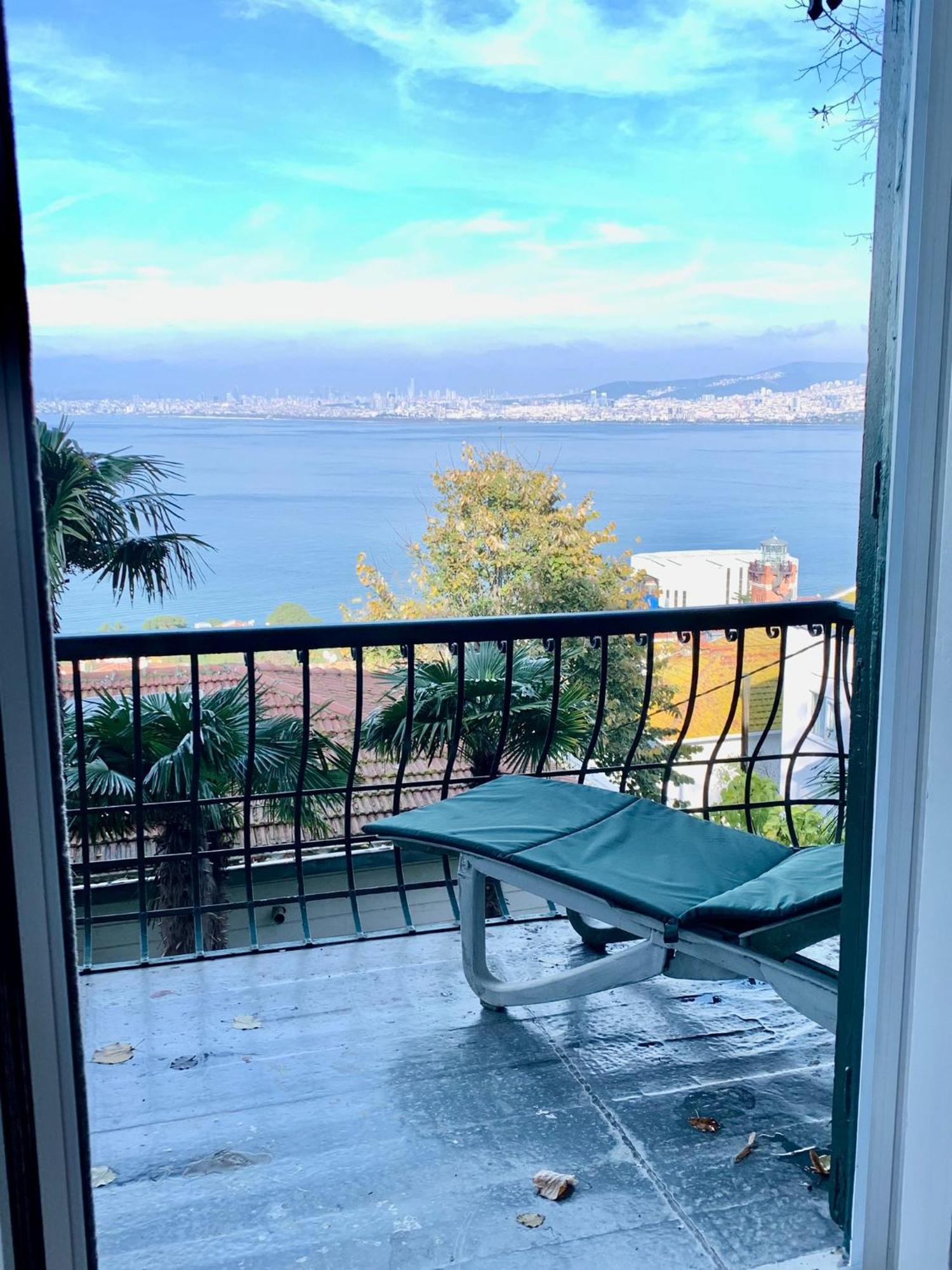 Ferienwohnung Bueyuekada Al Koesk Adalar Exterior foto