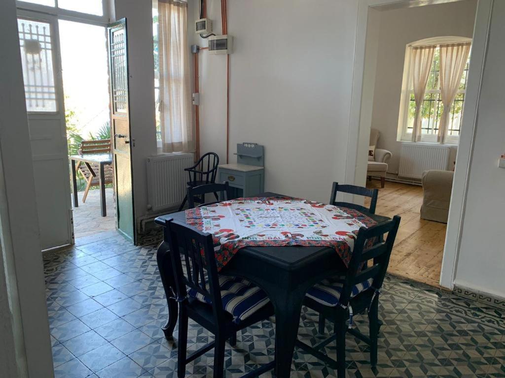 Ferienwohnung Bueyuekada Al Koesk Adalar Exterior foto