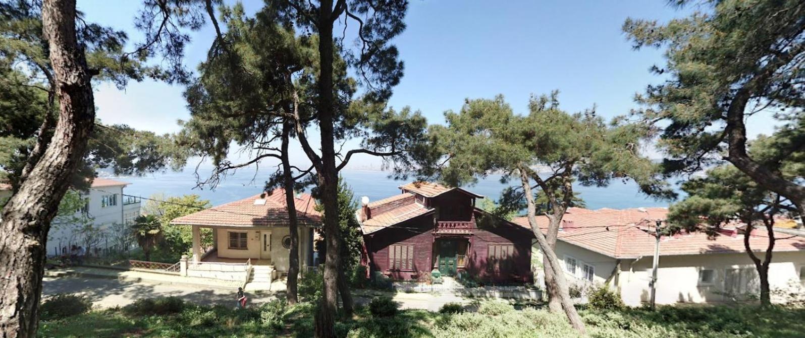 Ferienwohnung Bueyuekada Al Koesk Adalar Exterior foto